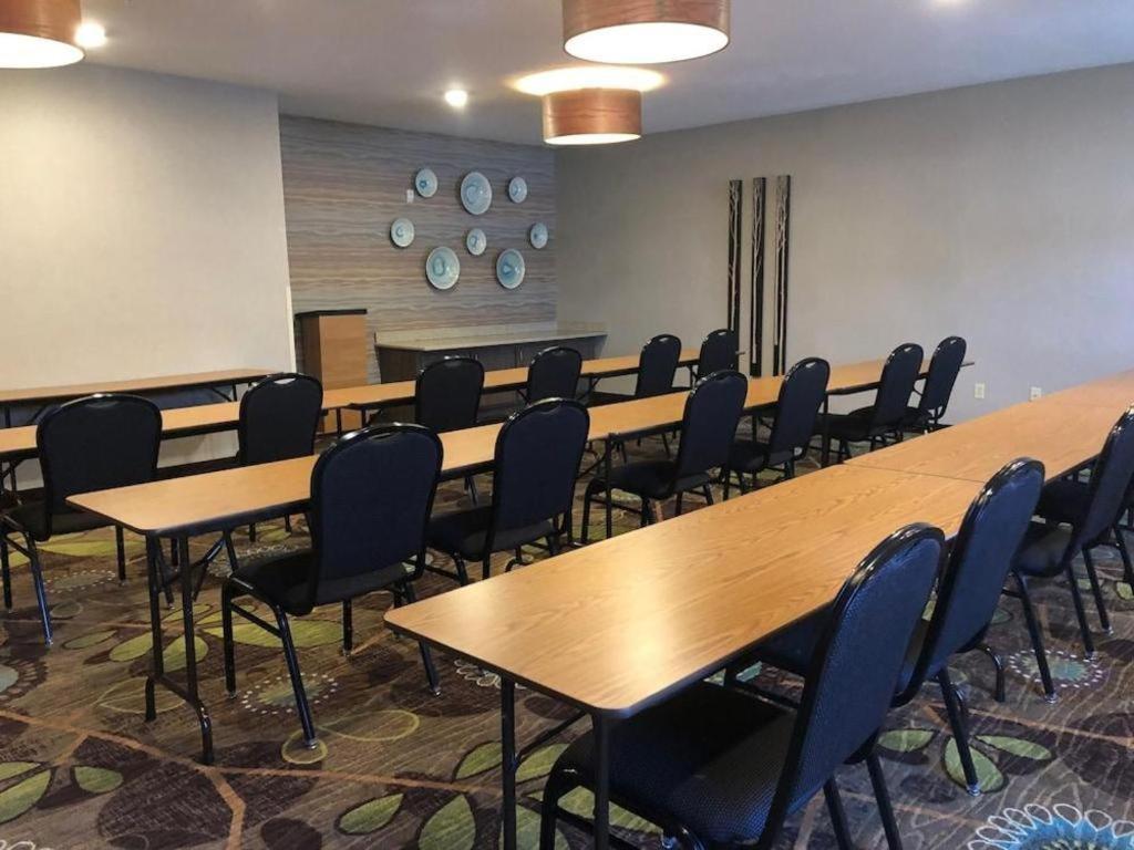 Holiday Inn Express Munising-Lakeview Hotel By Ihg Экстерьер фото