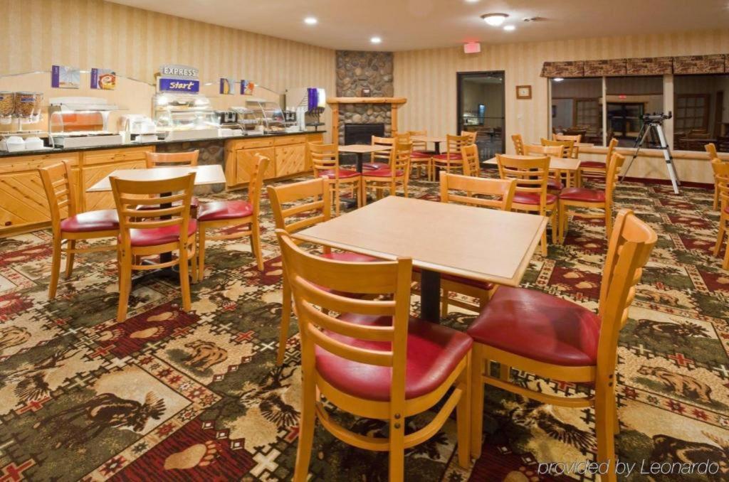 Holiday Inn Express Munising-Lakeview Hotel By Ihg Экстерьер фото