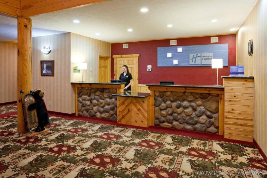 Holiday Inn Express Munising-Lakeview Hotel By Ihg Экстерьер фото